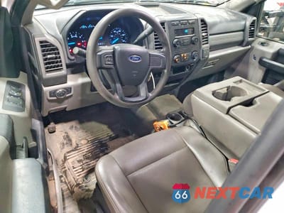 Zdjęcie 8 z 13 samochodu: 2019 FORD F350 SUPER DUTY VIN:1FT8X3B69KEF94868 - miniatura