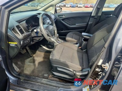 Zdjęcie 7 z 12 samochodu: 2016 KIA FORTE LX VIN:KNAFK4A6XG5492920 - miniatura
