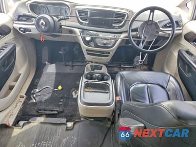 Zdjęcie 8 z 12 samochodu: 2017 CHRYSLER PACIFICA TOURING L VIN:2C4RC1BG3HR668181 - miniatura