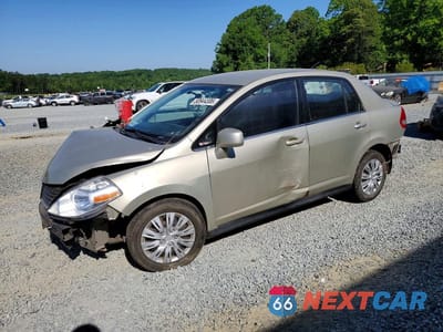 2008 NISSAN VERSA 1.8 S 3N1BC11E68L389745 - główne zdjęcie licytacji z USA - miniatura