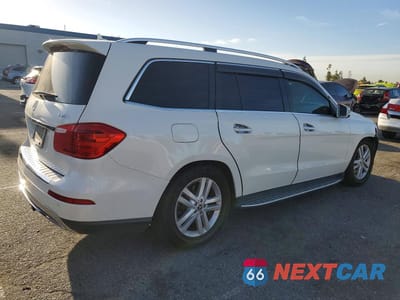 Trzecie zdjęcie samochodu z tyłu: 2013 MERCEDES-BENZ GL 450 4MATIC VIN:4JGDF7CE7DA196224 - miniatura