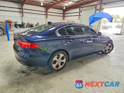Trzecie zdjęcie samochodu z tyłu: 2017 JAGUAR XE VIN:SAJAR4BG9HA972795 - miniatura