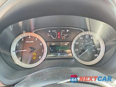 Zdjęcie 9 z 12 samochodu: 2014 NISSAN SENTRA SR VIN:3N1AB7AP3EY334087 - miniatura