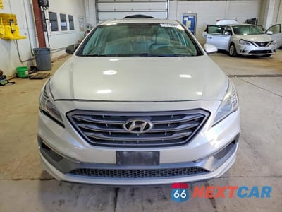 Piąte zdjęcie samochodu w środku: 2016 HYUNDAI SONATA SPORT VIN:5NPE34AF2GH421707 - miniatura