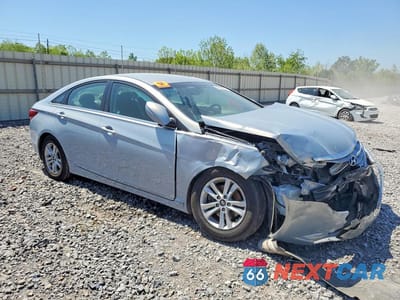 Czwarte zdjęcie samochodu z boku: 2013 HYUNDAI SONATA GLS VIN:5NPEB4AC9DH627952 - miniatura