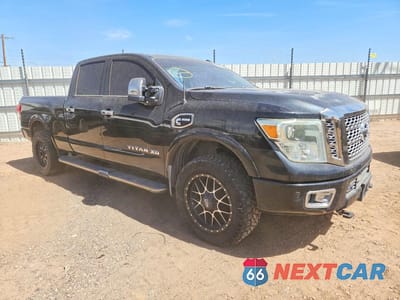 Czwarte zdjęcie samochodu z boku: 2016 NISSAN TITAN XD PLATINUM RESERVE VIN:1N6BA1F40GN503284 - miniatura