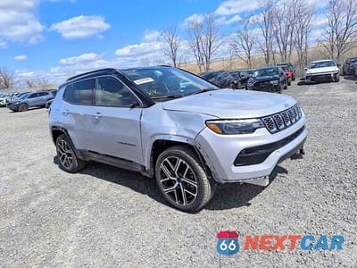 Trzecie zdjęcie samochodu z tyłu: 2025 JEEP COMPASS LIMITED VIN:3C4NJDCN3ST593893 - miniatura