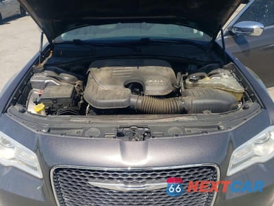 Zdjęcie 11 z 12 samochodu: 2016 CHRYSLER 300C VIN:2C3CCAKG7GH261771 - miniatura