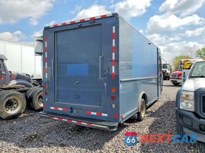 Trzecie zdjęcie samochodu z tyłu: 2019 FORD E450 DELIVERY TRUCK VIN:1FC3E4K63KDC48021 - miniatura
