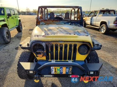 Piąte zdjęcie samochodu w środku: 2000 JEEP WRANGLER / TJ SPORT VIN:1J4FA49S3YP731800 - miniatura