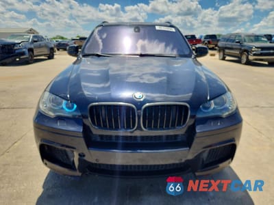 Piąte zdjęcie samochodu w środku: 2012 BMW X5 M VIN:5YMGY0C5XCLK27723 - miniatura