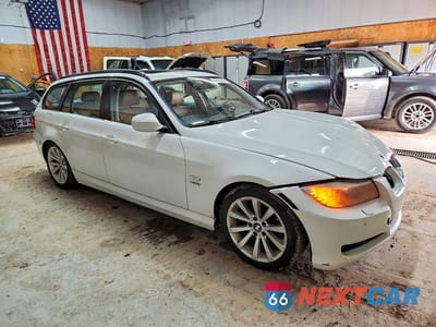 Czwarte zdjęcie samochodu z boku: 2012 BMW 328 XI VIN:WBAUU3C56CA543377 - miniatura