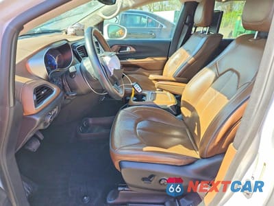 Zdjęcie 7 z 13 samochodu: 2018 CHRYSLER PACIFICA HYBRID LIMITED VIN:2C4RC1N74JR212806 - miniatura
