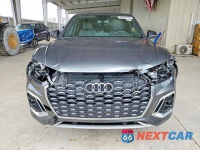 Piąte zdjęcie samochodu w środku: 2023 AUDI Q5 SPORTBACK PREMIUM 45 VIN:WA14AAFY8P2036626 - miniatura