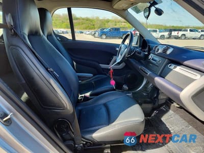 Zdjęcie 10 z 12 samochodu: 2012 SMART FORTWO PURE VIN:WMEEJ3BA4CK542867 - miniatura