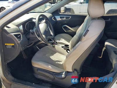 Zdjęcie 7 z 12 samochodu: 2012 HYUNDAI VELOSTER BASE VIN:KMHTC6AD9CU079332 - miniatura