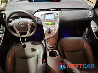 Zdjęcie 8 z 11 samochodu: 2015 TOYOTA PRIUS PERSONA SERIES VIN:JTDKN3DU4F0411760 - miniatura