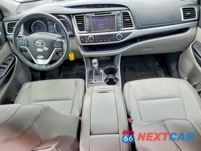 Zdjęcie 8 z 13 samochodu: 2019 TOYOTA HIGHLANDER LE PLUS VIN:5TDZZRFH8KS348336 - miniatura