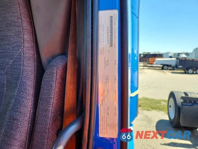 Zdjęcie 10 z 10 samochodu: 2015 VOLVO VNL SEMI TRUCK VIN:4V4NC9EH5FN926054 - miniatura