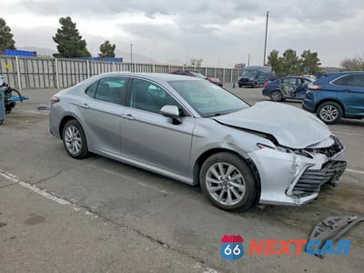 Czwarte zdjęcie samochodu z boku: 2021 TOYOTA CAMRY LE VIN:4T1C11AK0MU595961 - miniatura