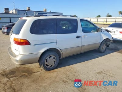 Trzecie zdjęcie samochodu z tyłu: 1999 TOYOTA SIENNA LE VIN:4T3ZF13C3XU145671 - miniatura