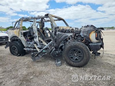 Czwarte zdjęcie samochodu z boku: 2022 FORD BRONCO BASE VIN:1FMEE5DP5NLB39148 - miniatura