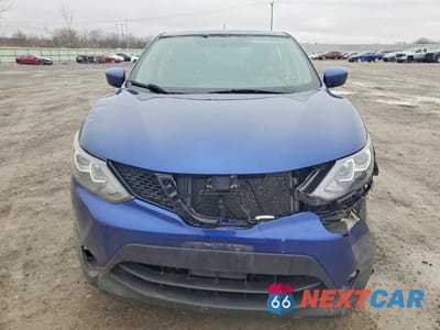 Piąte zdjęcie samochodu w środku: 2018 NISSAN ROGUE SPORT S VIN:JN1BJ1CR9JW250487 - miniatura