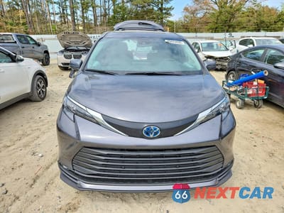 Piąte zdjęcie samochodu w środku: 2025 TOYOTA SIENNA XLE 7-PASSENGER VIN:5TDJSKFC2SS215360 - miniatura