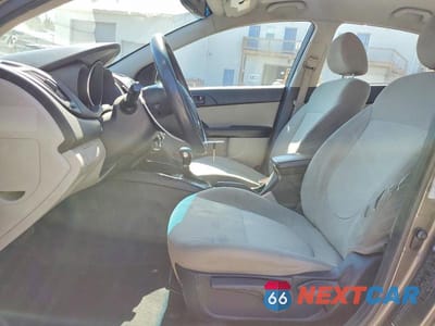 Zdjęcie 7 z 11 samochodu: 2011 KIA FORTE VIN:KNAFU4A22B5444411 - miniatura