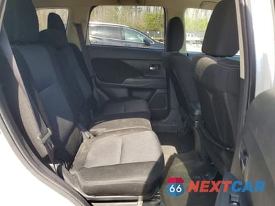 Zdjęcie 11 z 13 samochodu: 2016 MITSUBISHI OUTLANDER SE VIN:JA4AZ3A30GZ061269 - miniatura
