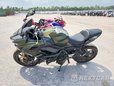 Trzecie zdjęcie samochodu z tyłu: 2024 KAWASAKI EX650 P VIN:ML5EXEP11RDAC4786 - miniatura