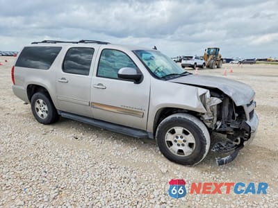 Czwarte zdjęcie samochodu z boku: 2009 CHEVROLET SUBURBAN C1500 LT VIN:1GNFC26029R273641 - miniatura