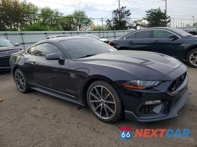 Czwarte zdjęcie samochodu z boku: 2022 FORD MUSTANG MACH I VIN:1FA6P8R08N5551087 - miniatura
