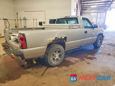 Trzecie zdjęcie samochodu z tyłu: 2004 CHEVROLET SILVERADO C1500 VIN:1GCEC14V84Z133521 - miniatura