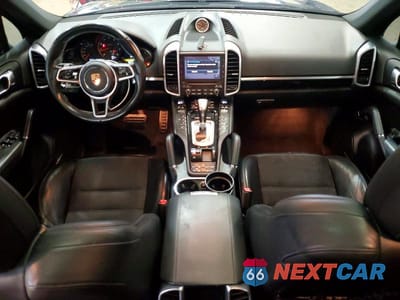 Zdjęcie 8 z 12 samochodu: 2017 PORSCHE CAYENNE VIN:WP1AA2A24HKA83444 - miniatura