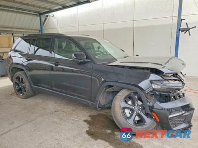 Czwarte zdjęcie samochodu z boku: 2023 JEEP GRAND CHEROKEE LIMITED VIN:1C4RJHBG0PC524139 - miniatura