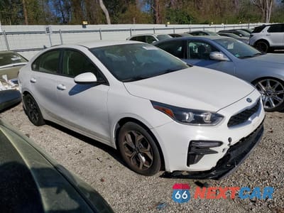 Czwarte zdjęcie samochodu z boku: 2019 KIA FORTE LXS VIN:3KPF24AD3KE077680 - miniatura