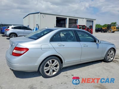 Trzecie zdjęcie samochodu z tyłu: 2011 MERCEDES-BENZ C 300 4MATIC VIN:WDDGF8BB9BR167732 - miniatura