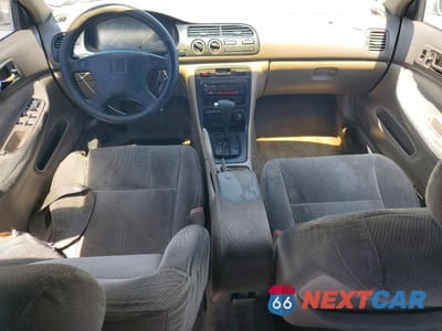 Zdjęcie 8 z 12 samochodu: 1997 HONDA ACCORD LX VIN:1HGCD5638VA275814 - miniatura