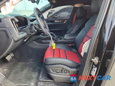 Zdjęcie 7 z 14 samochodu: 2025 PORSCHE CAYENNE GTS COUPE VIN:WP1BG2AY3SDA45187 - miniatura