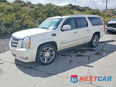 2011 CADILLAC ESCALADE ESV PLATINUM 1GYS4KEFXBR203668 - główne zdjęcie licytacji z USA - miniatura