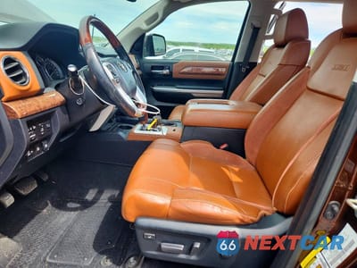 Zdjęcie 7 z 13 samochodu: 2017 TOYOTA TUNDRA VIN:5TFAW5F14HX664188 - miniatura