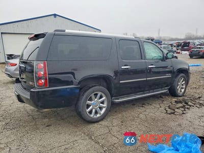 Trzecie zdjęcie samochodu z tyłu: 2011 GMC YUKON XL DENALI VIN:1GKS2MEF5BR315712 - miniatura