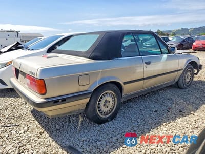 Trzecie zdjęcie samochodu z tyłu: 1991 BMW 318 I VIN:WBABA731XMEJ11079 - miniatura