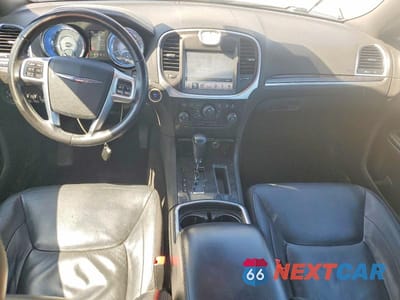 Zdjęcie 8 z 12 samochodu: 2011 CHRYSLER 300 LIMITED VIN:2C3CA5CGXBH564645 - miniatura