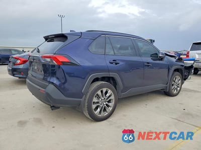 Trzecie zdjęcie samochodu z tyłu: 2024 TOYOTA RAV4 XLE PREMIUM VIN:2T3C1RFV1RW360534 - miniatura