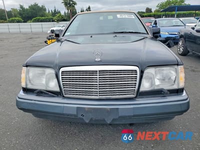 Piąte zdjęcie samochodu w środku: 1995 MERCEDES-BENZ E-CLASS 320 VIN:WDBEA66EXSC276601 - miniatura