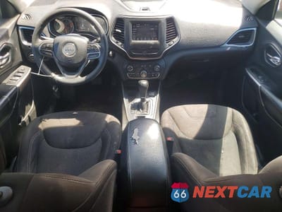 Zdjęcie 8 z 13 samochodu: 2019 JEEP CHEROKEE LATITUDE VIN:1C4PJLCBXKD203838 - miniatura