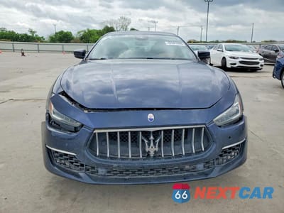 Piąte zdjęcie samochodu w środku: 2019 MASERATI GHIBLI S VIN:ZAM57YTL7K1319118 - miniatura