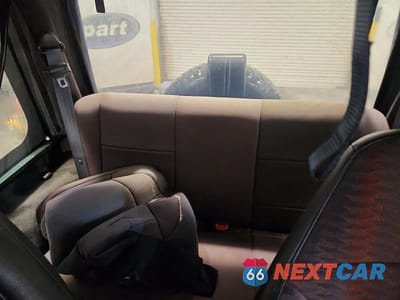 Zdjęcie 10 z 13 samochodu: 2000 JEEP WRANGLER / TJ SPORT VIN:1J4FA49SXYP712676 - miniatura